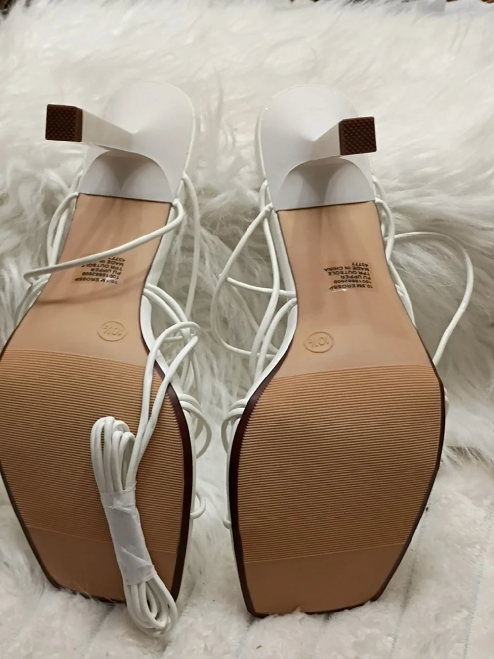 New Wild Pair Eross White Heeled Lace Up Strappy High Heel Sandals 10.5